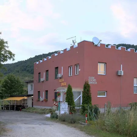 ベッド・アンド・ブレックファスト Dvor Bihać